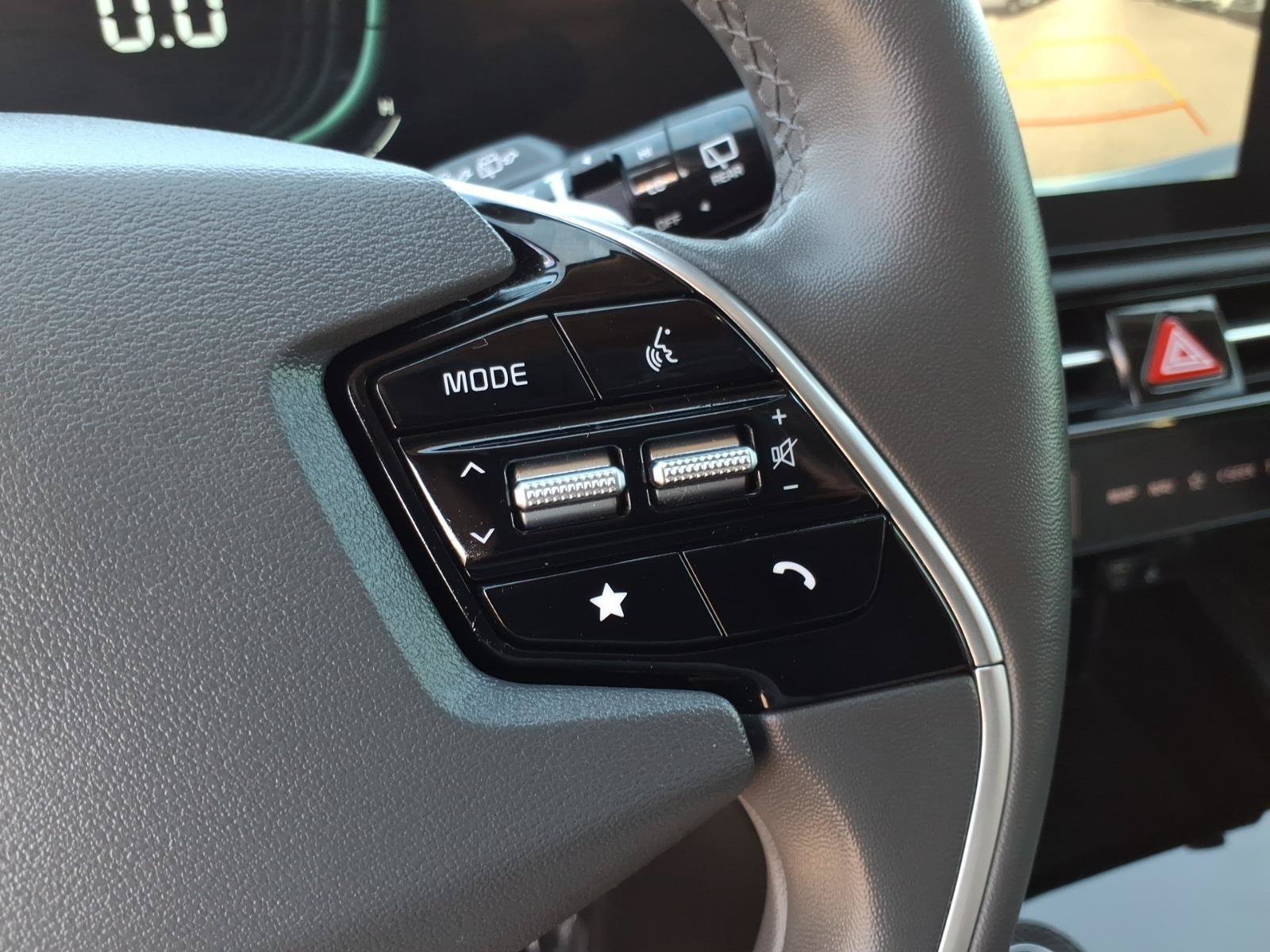 Used 2023 Kia Niro SX Touring FWD image 26