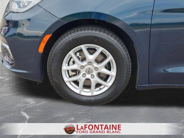 Used 2023 Chrysler Pacifica Touring-L FWD image 31