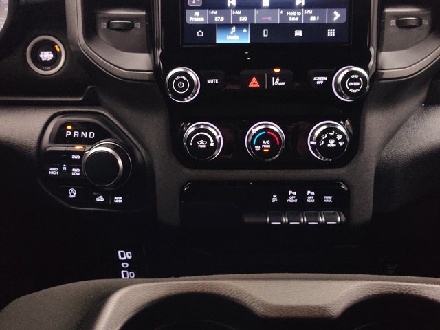 Used 2025 RAM 1500 Warlock AWD/4WD image 32