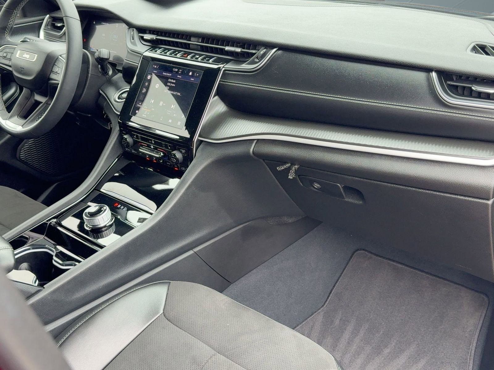 Used 2023 Jeep Grand Cherokee Altitude image 29