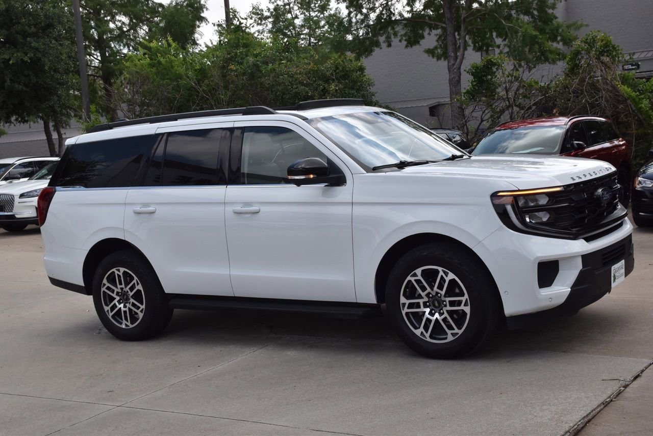 Certified 2025 Ford Expedition Active AWD/4WD image 5