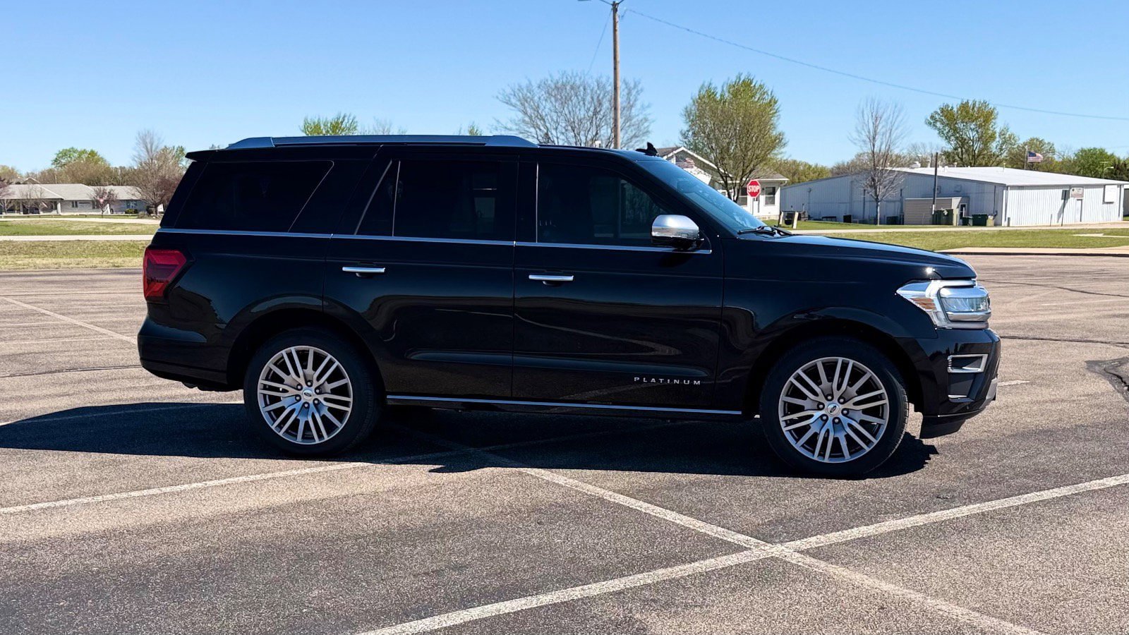 Certified 2022 Ford Expedition Platinum AWD/4WD image 2