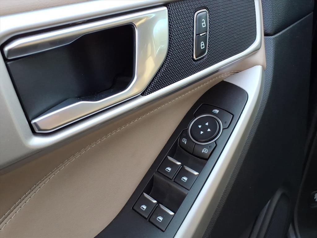 Certified 2022 Ford Explorer XLT w/ Class IV Trailer Tow Package image 15