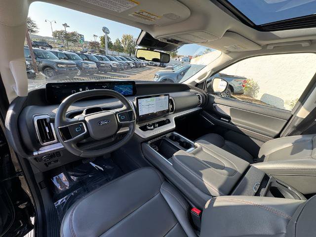 Certified 2025 Ford Expedition Active AWD/4WD image 18