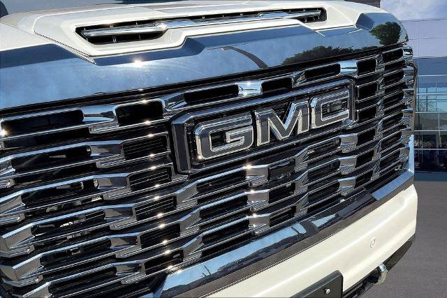 Used 2024 GMC Sierra 3500 Denali Ultimate AWD/4WD image 34