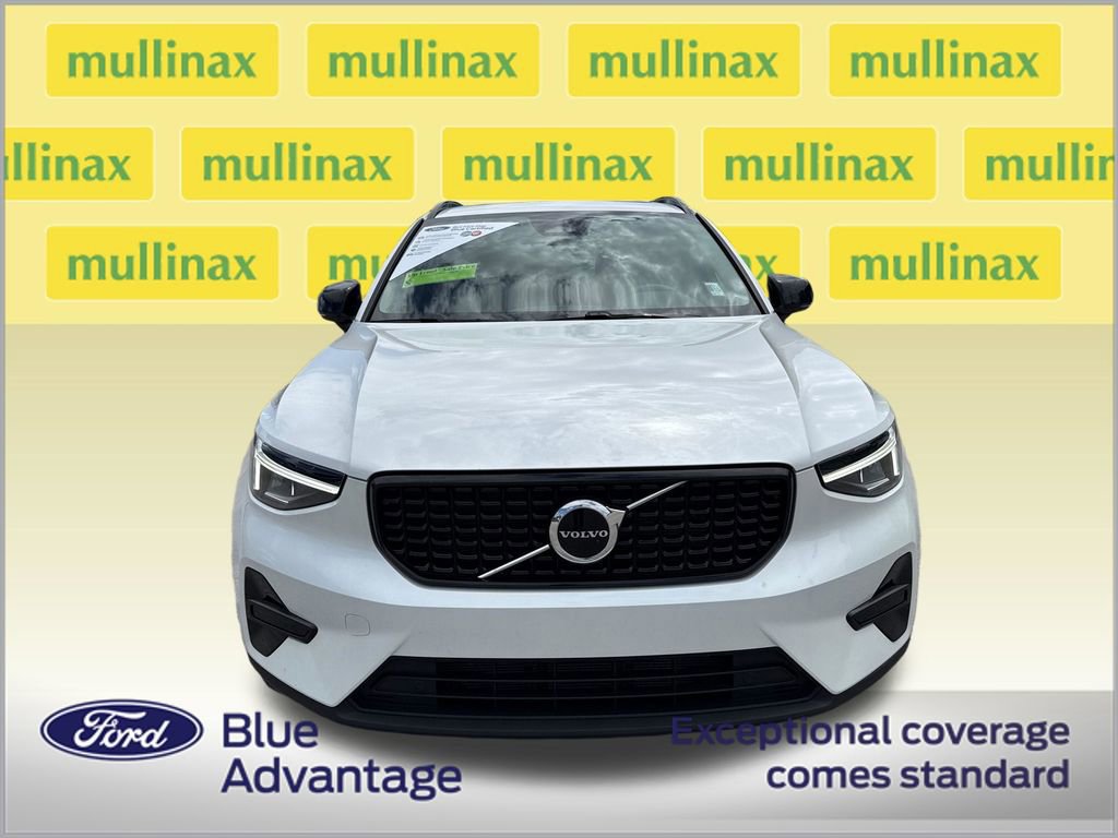 Used 2024 Volvo XC40 B5 Core image 6