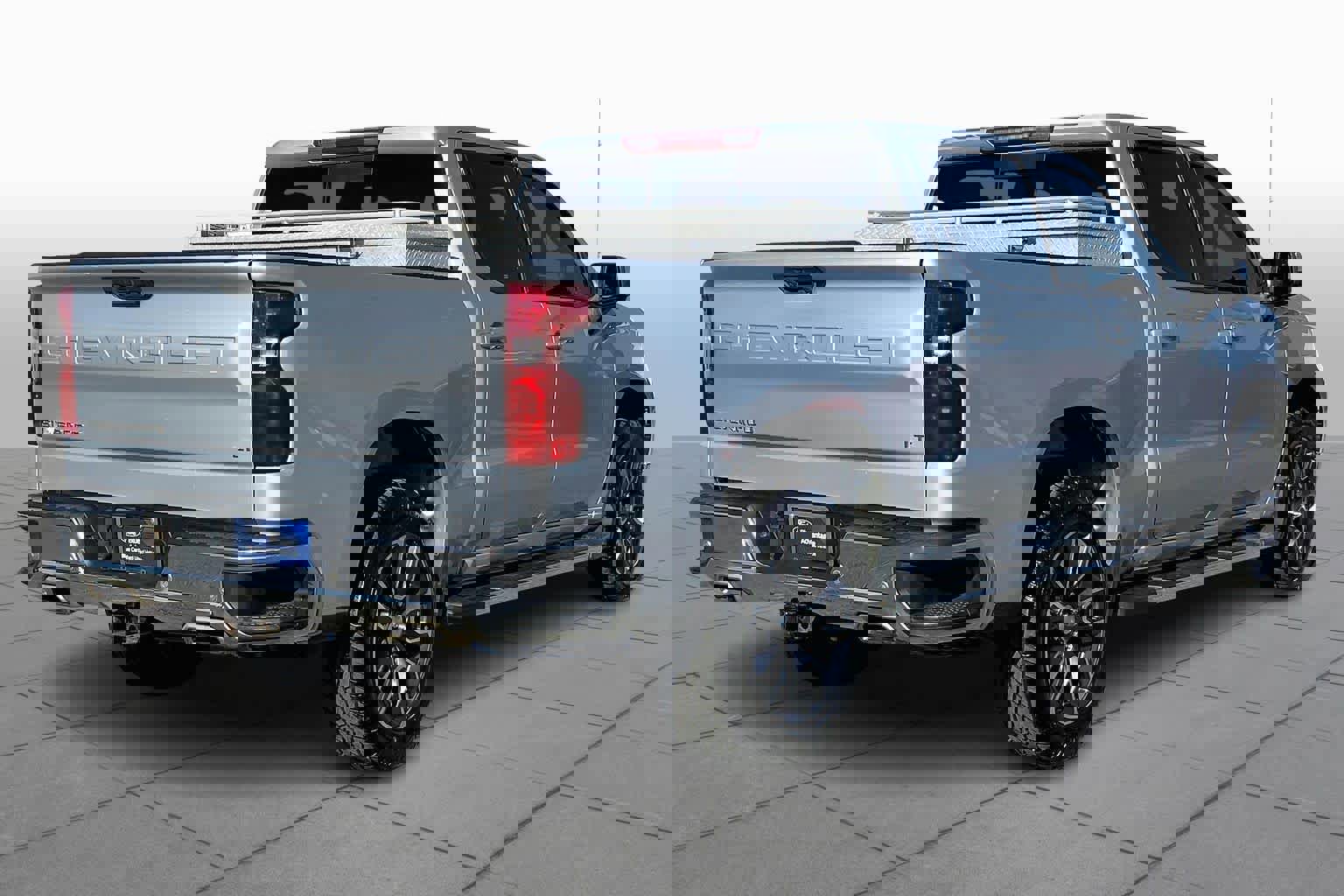 Used 2022 Chevrolet Silverado 1500 LT w/ Z71 Off-Road Package image 3