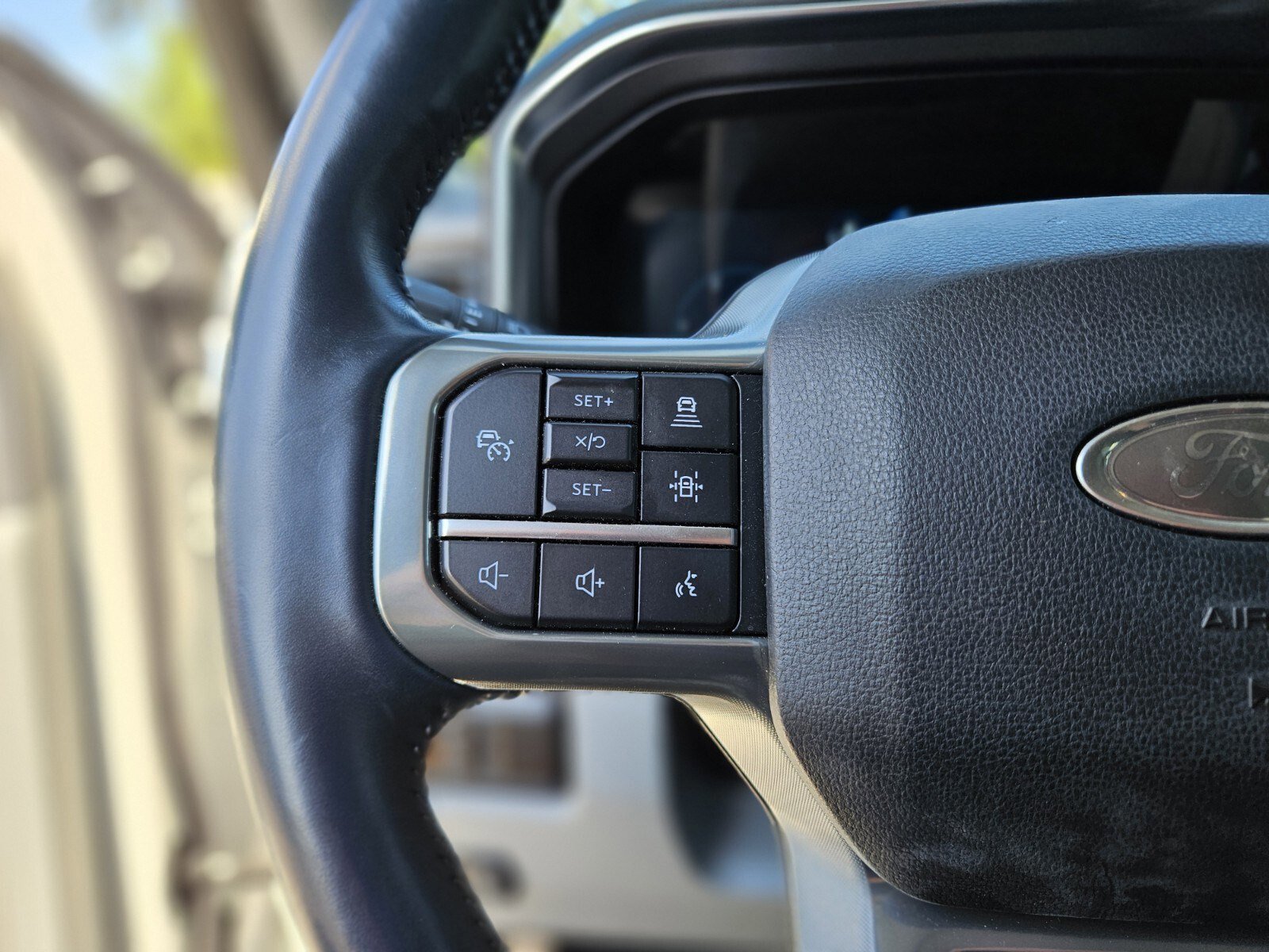 Certified 2024 Ford F350 Limited w/ FX4 Off-Road Package image 29