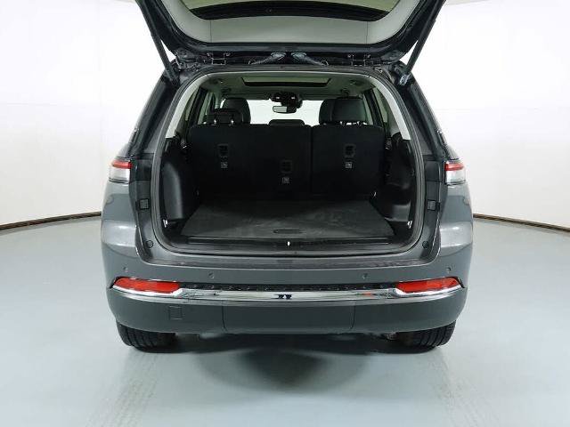 Used 2024 Jeep Grand Cherokee Limited AWD/4WD image 6
