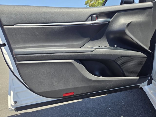Used 2020 Toyota Camry SE FWD image 17