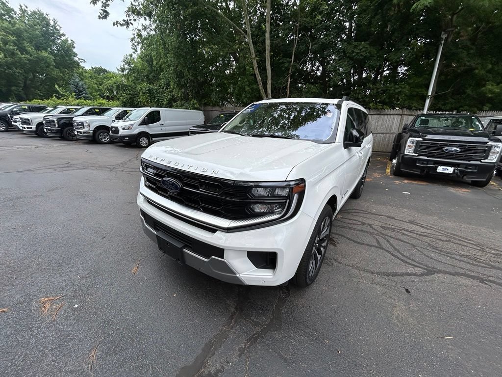 Certified 2025 Ford Expedition Platinum w/ Driver's Package AWD/4WD image 3