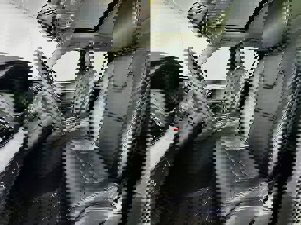 Used 2022 Volvo XC90 T5 Momentum w/ Advanced Package FWD image 12