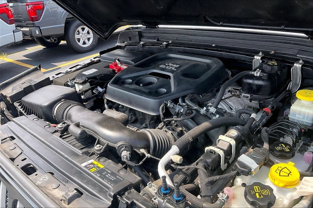 Used 2018 Jeep Wrangler Unlimited Sahara AWD/4WD image 31
