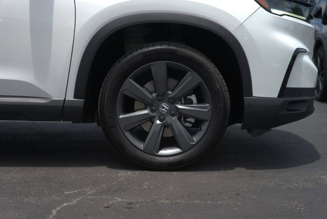Used 2025 Honda Pilot Sport image 4