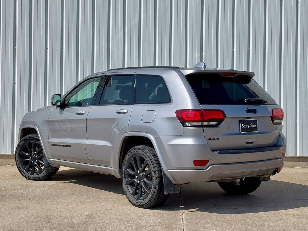 Used 2019 Jeep Grand Cherokee Altitude AWD/4WD image 4