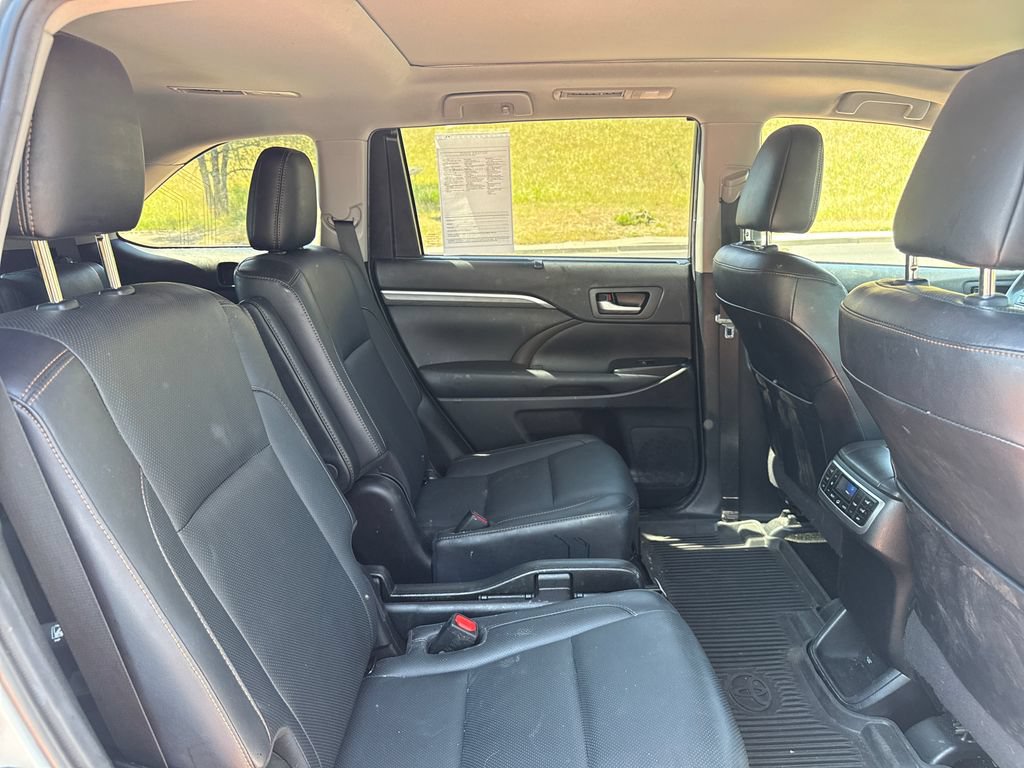 Used 2019 Toyota Highlander Limited Platinum AWD/4WD image 24