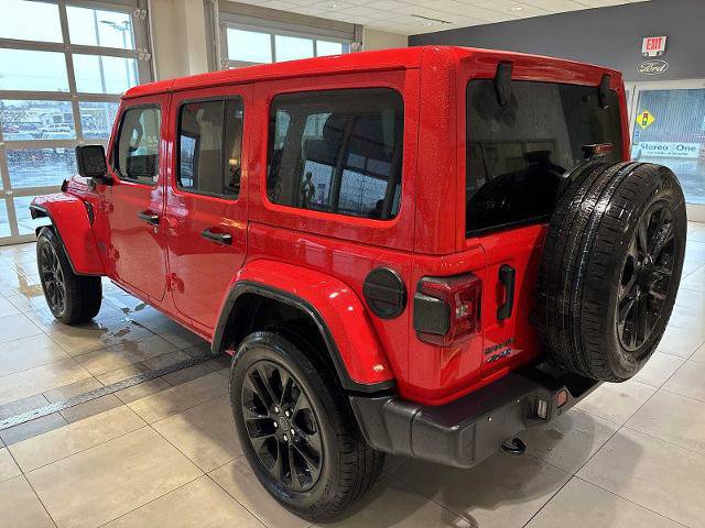 Used 2025 Jeep Wrangler Unlimited Sahara w/ Safety Group AWD/4WD image 3
