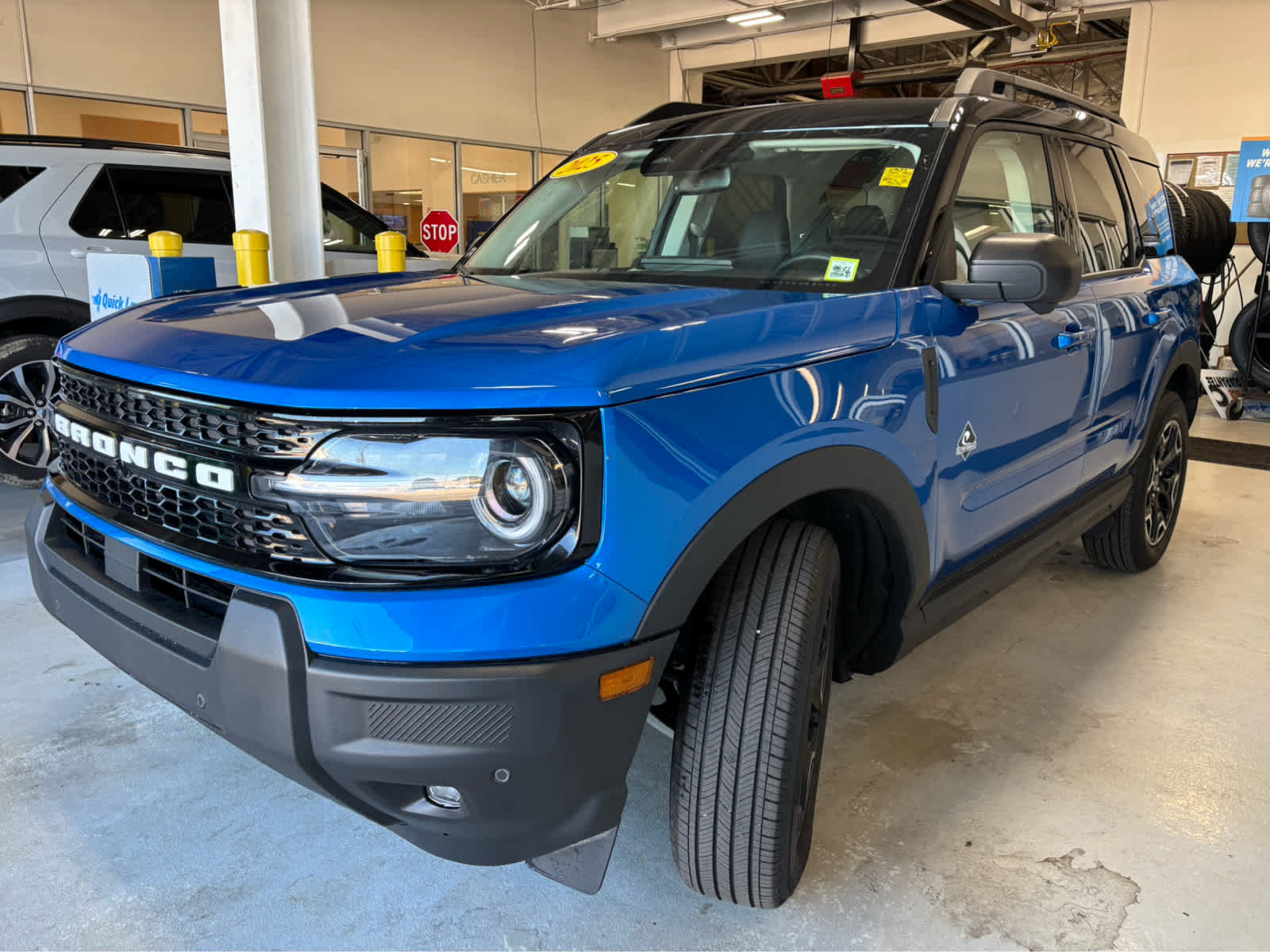 Certified 2025 Ford Bronco Sport Outer Banks w/ Outer Banks Tech Package+ AWD/4WD image 3