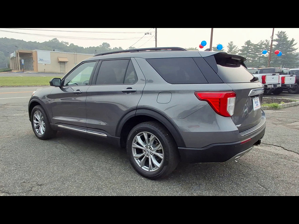 Certified 2023 Ford Explorer XLT w/ Equipment Group 202A AWD/4WD image 6