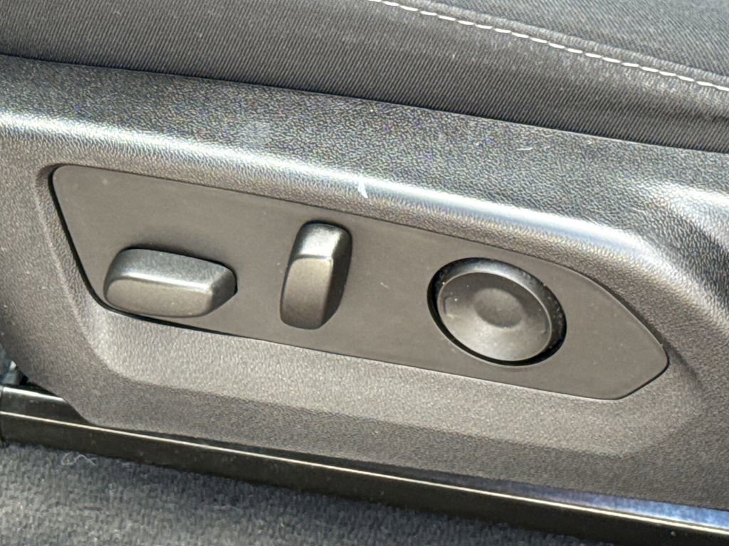 Used 2023 Chevrolet Colorado LT w/ LT Convenience Package II image 24