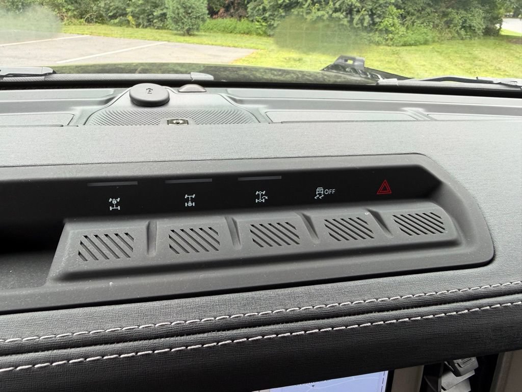 Certified 2025 Ford Bronco Outer Banks w/ Sasquatch Package AWD/4WD image 27