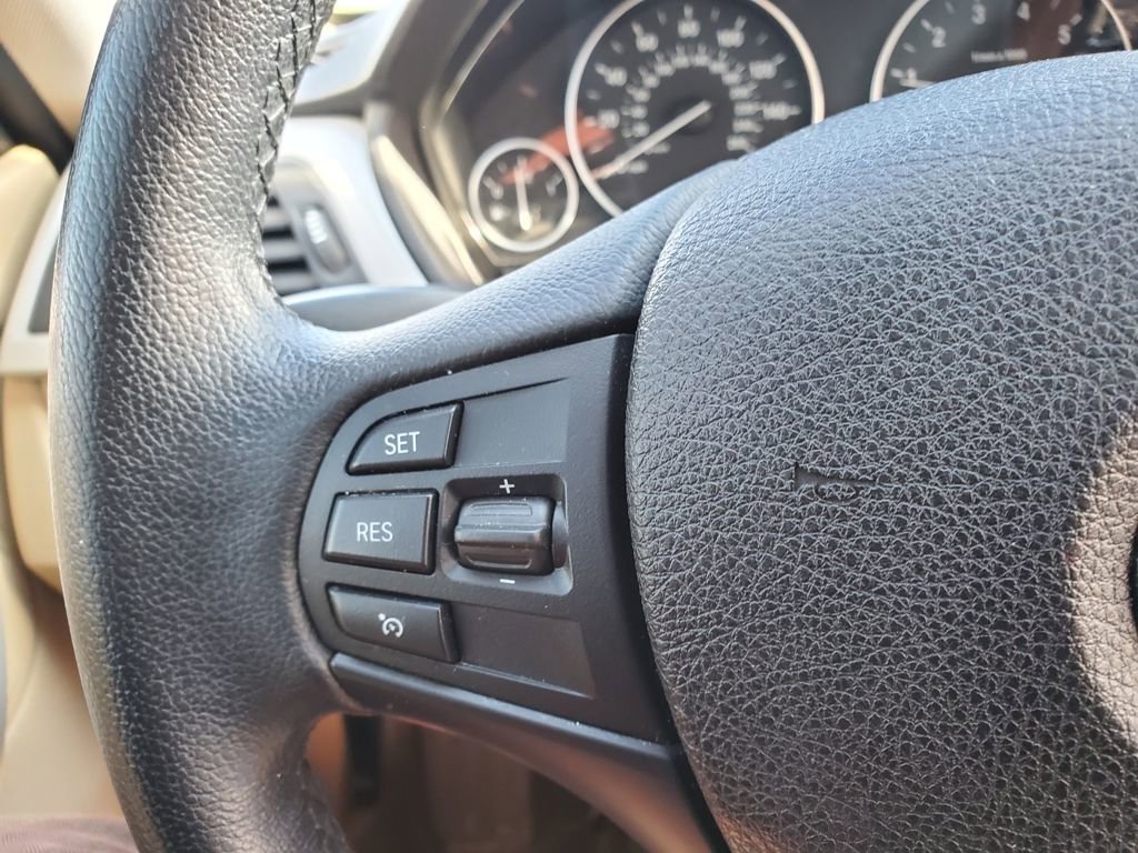 Used 2016 BMW 320i Sedan image 16