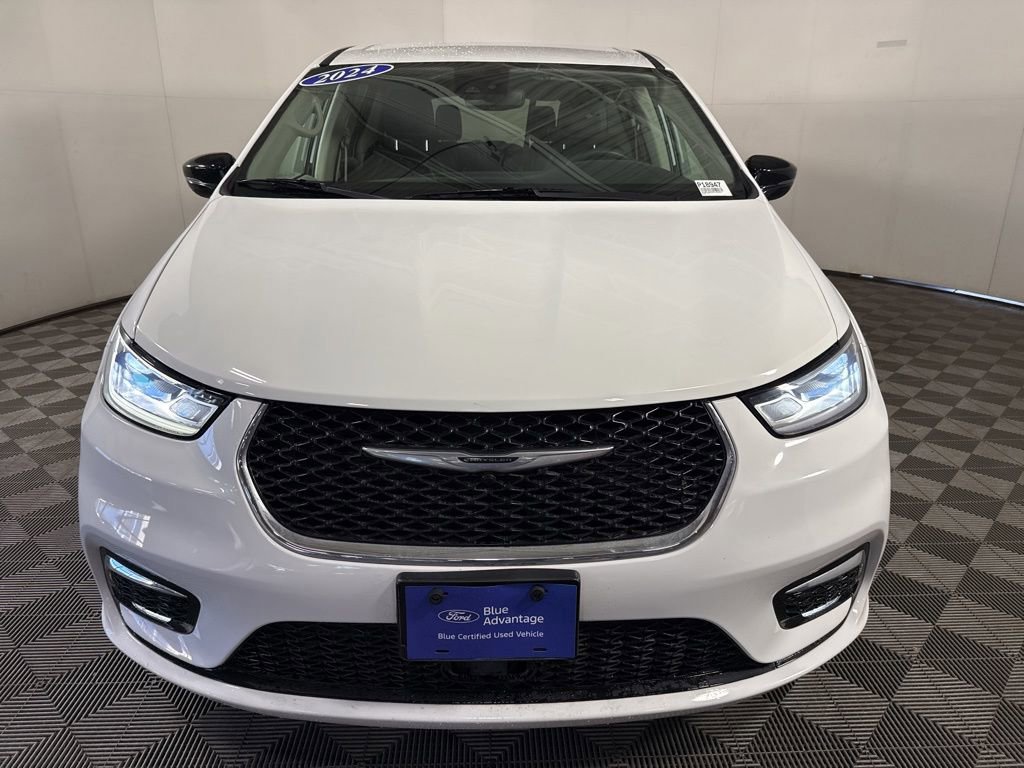 Used 2024 Chrysler Pacifica Touring-L image 9