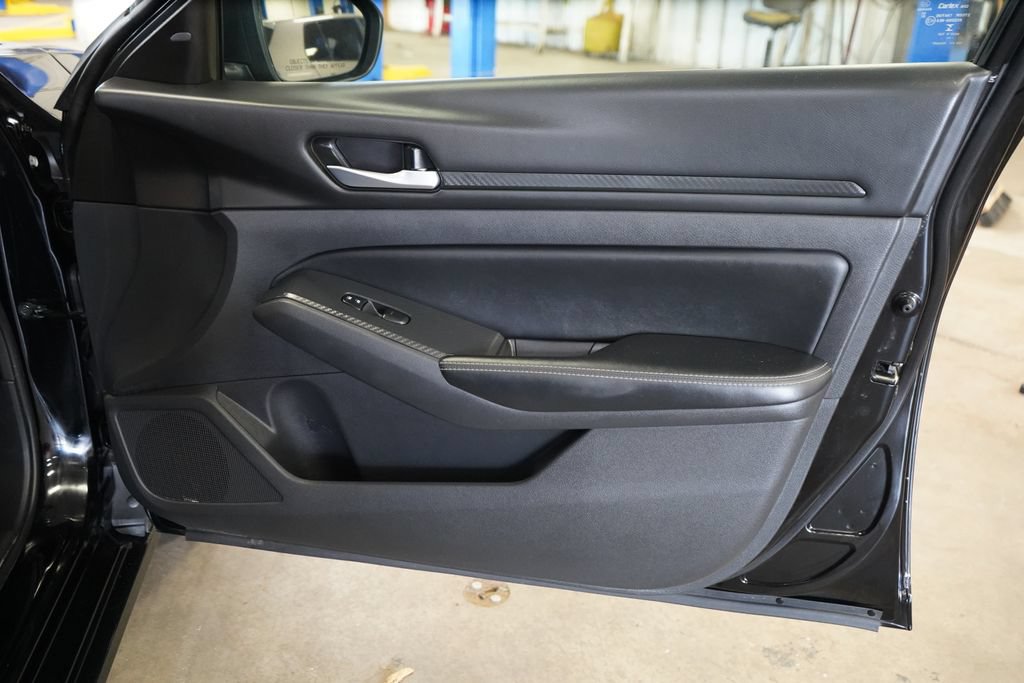 Used 2025 Nissan Altima 2.5 SV FWD image 16