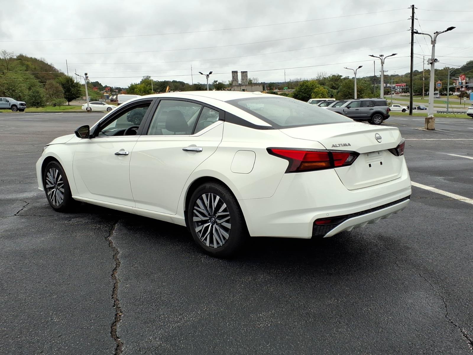 Used 2025 Nissan Altima 2.5 SV FWD image 6
