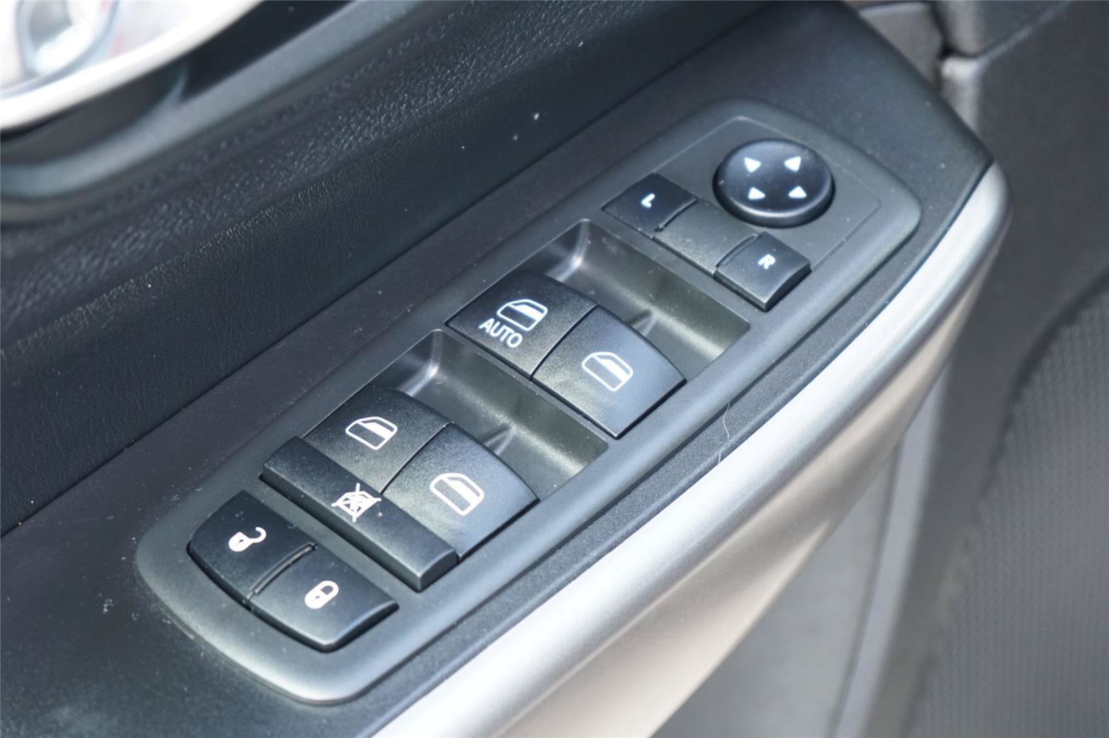 Used 2020 Jeep Cherokee Latitude FWD image 18