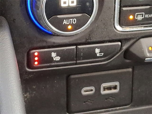 Used 2023 Chevrolet Suburban Z71 w/ Luxury Package image 28