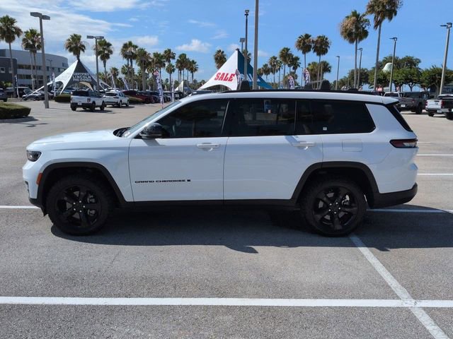 Used 2023 Jeep Grand Cherokee L Laredo AWD/4WD image 7