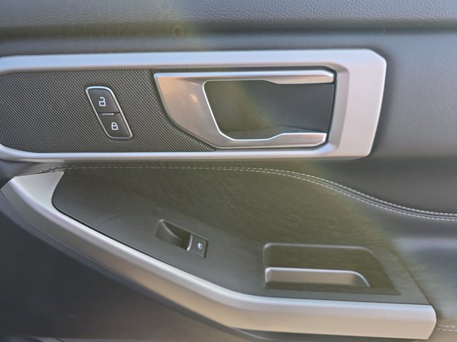 Certified 2021 Ford Explorer XLT w/ Equipment Group 202A image 25