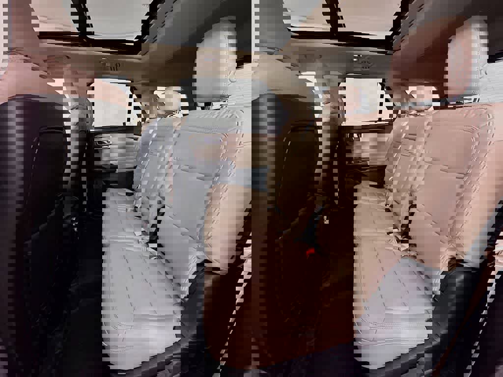 Certified 2020 Ford Explorer XLT w/ Equipment Group 202A image 17