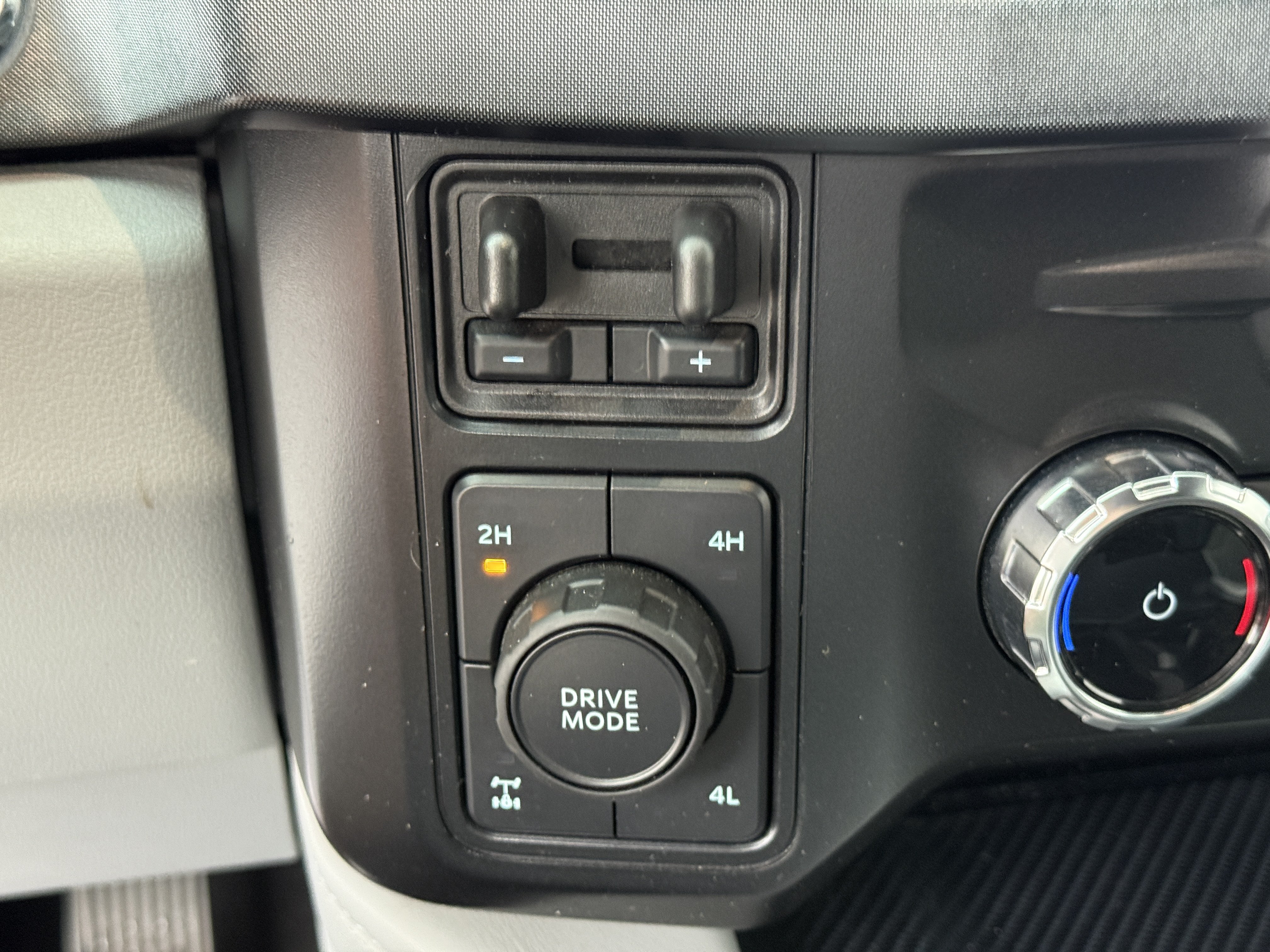 Certified 2024 Ford F350 Limited w/ FX4 Off-Road Package AWD/4WD image 24