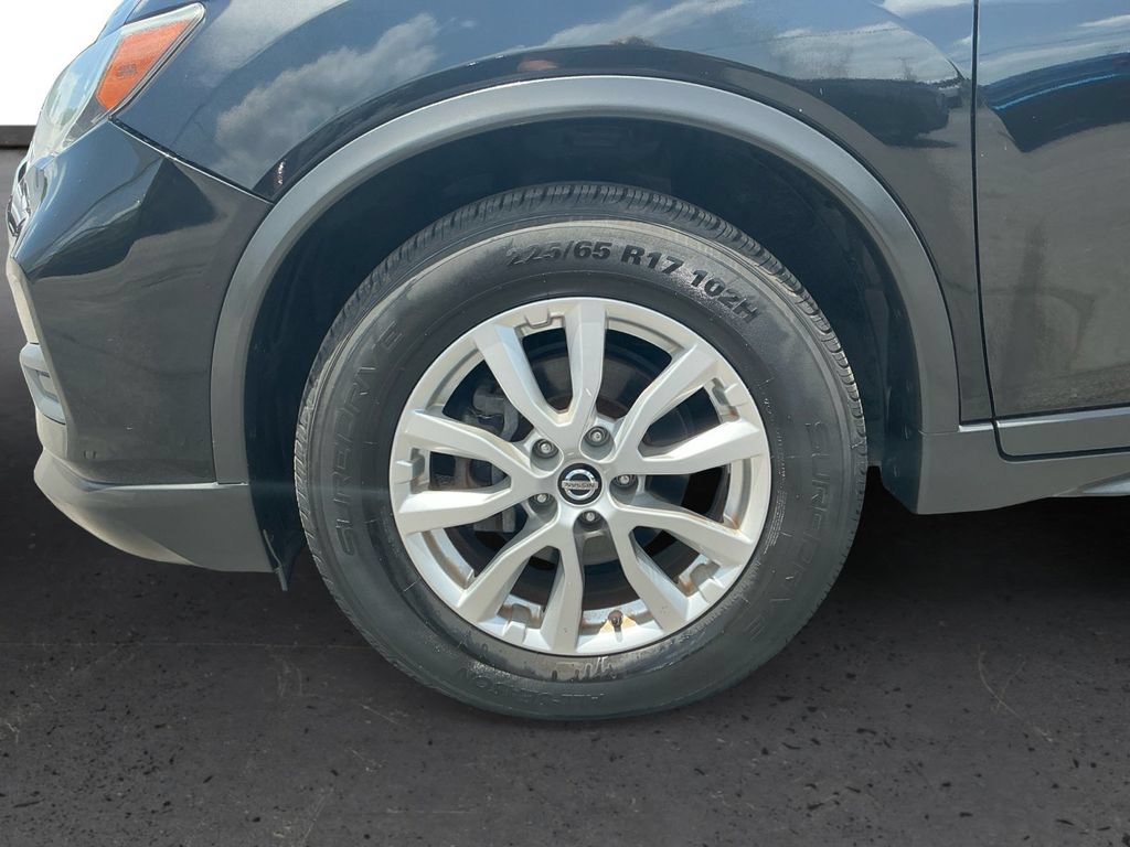 Used 2018 Nissan Rogue SV FWD image 13