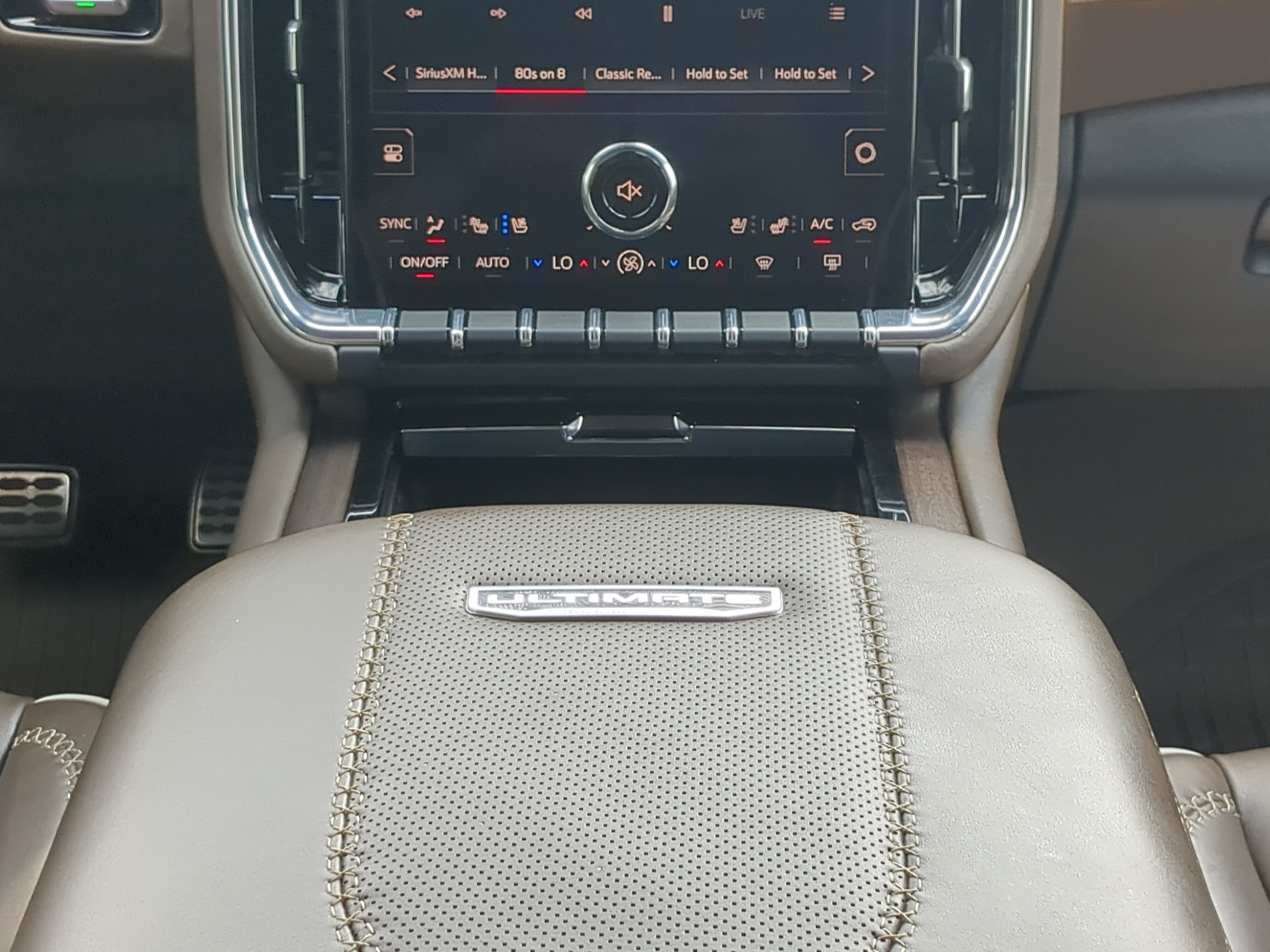 Used 2025 GMC Yukon XL Denali Ultimate w/ LPO, Floor Liner Package AWD/4WD image 17