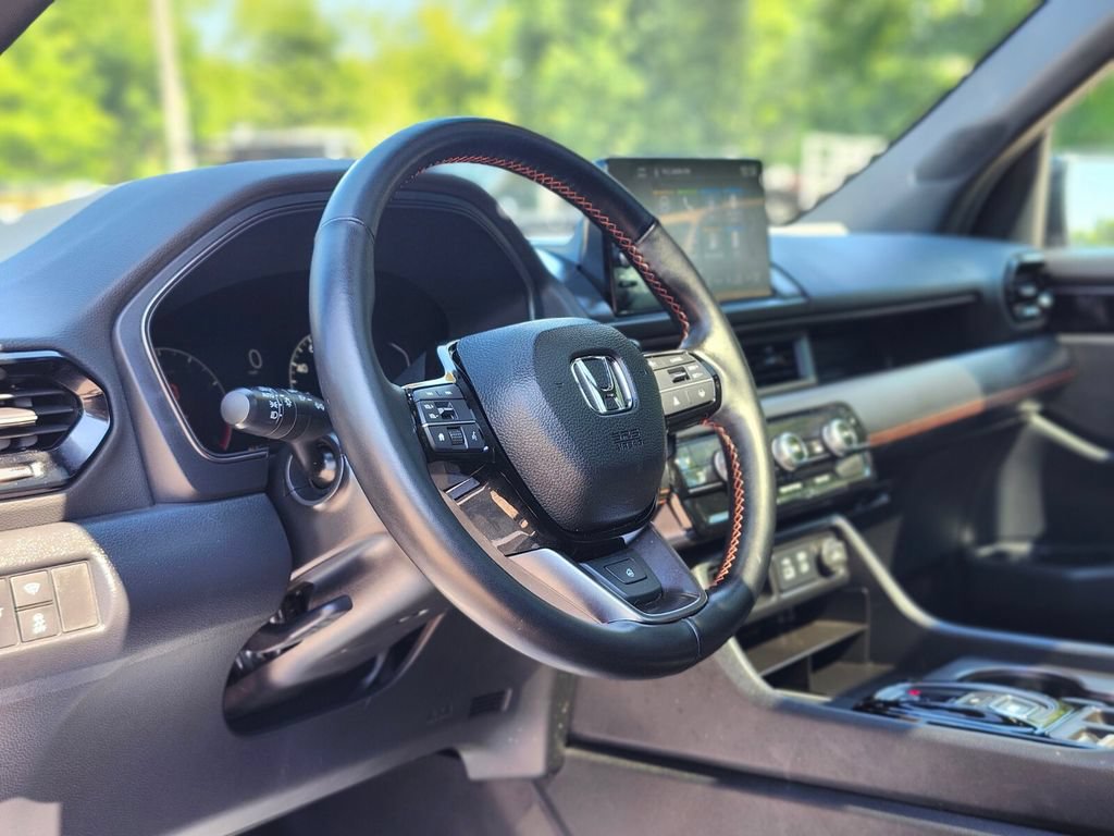 Used 2025 Honda Pilot TrailSport image 20