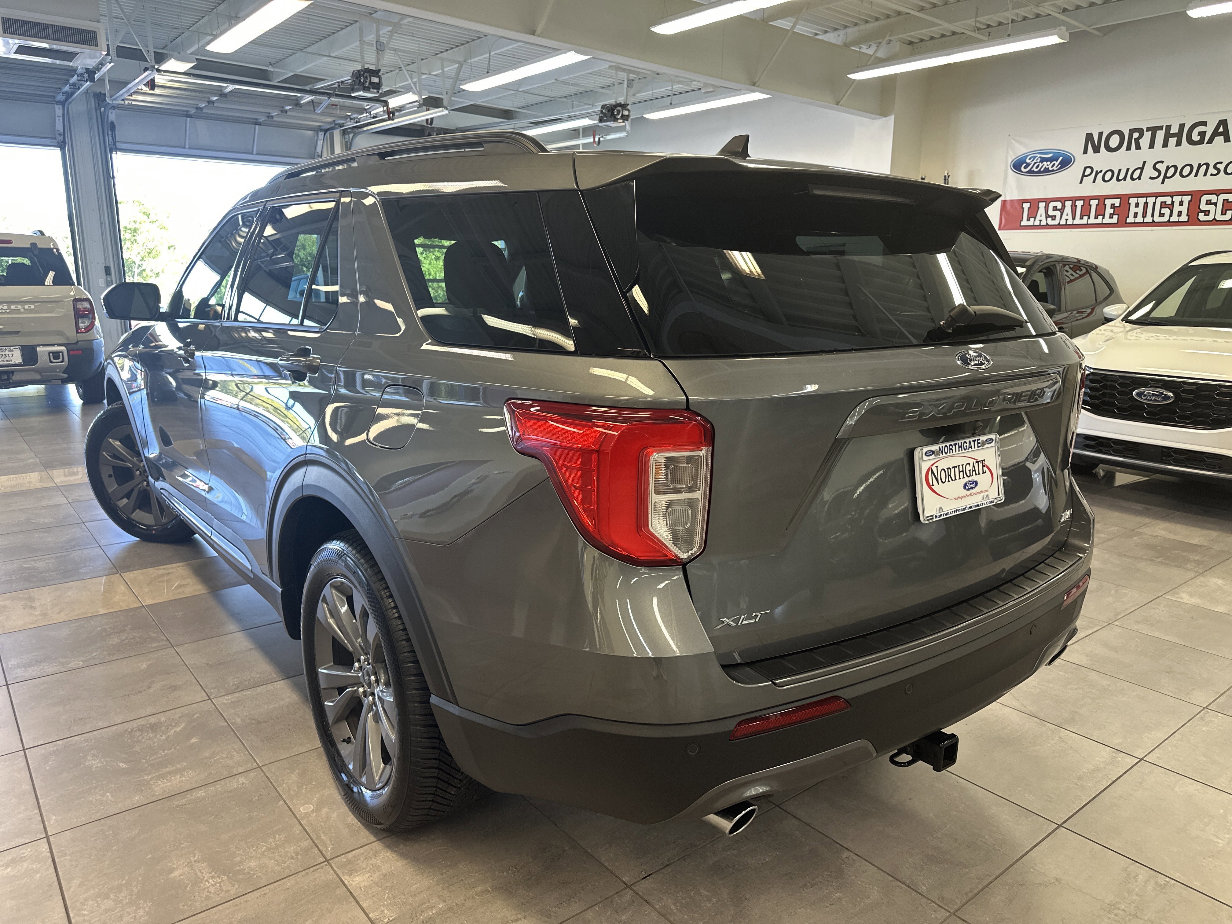 Certified 2022 Ford Explorer XLT w/ Equipment Group 202A image 3