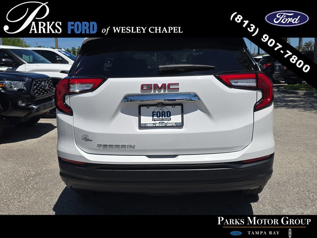 Used 2022 GMC Terrain SLE w/ Driver Convenience Package FWD image 4
