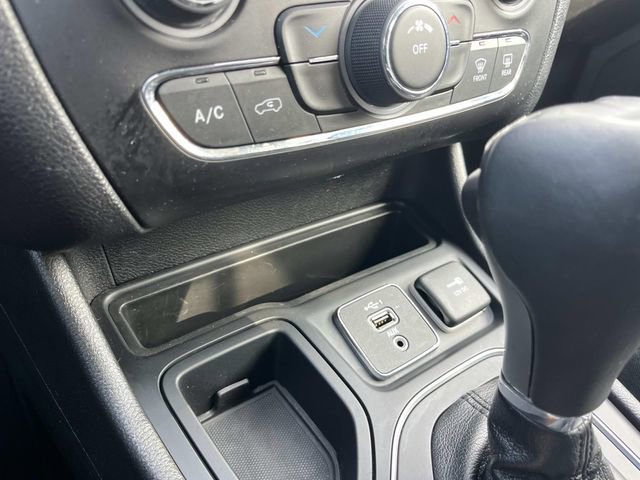 Used 2020 Jeep Cherokee Latitude Plus image 33