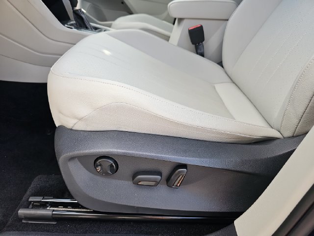 Used 2023 Volkswagen Tiguan SE FWD image 19