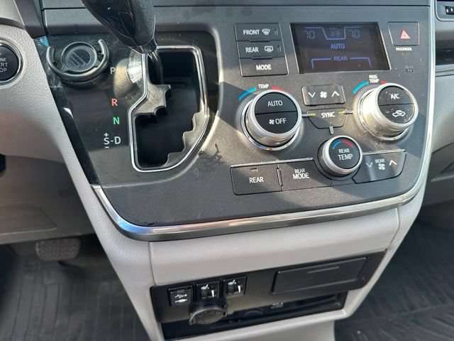 Used 2017 Toyota Sienna XLE Premium AWD/4WD image 18
