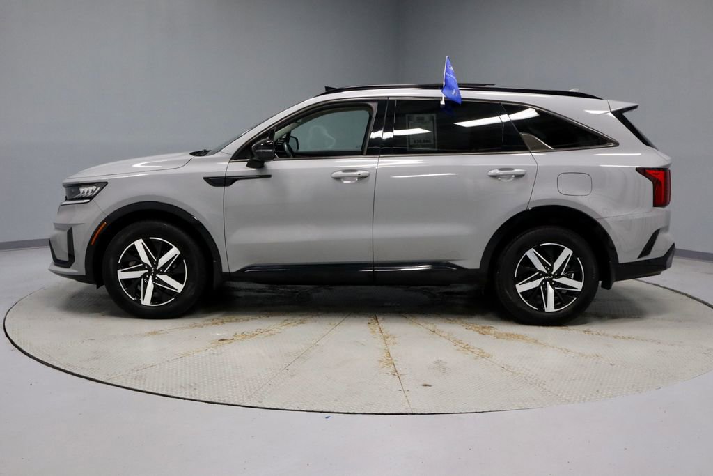 Used 2023 Kia Sorento EX w/ Panoramic Sunroof Package FWD image 9