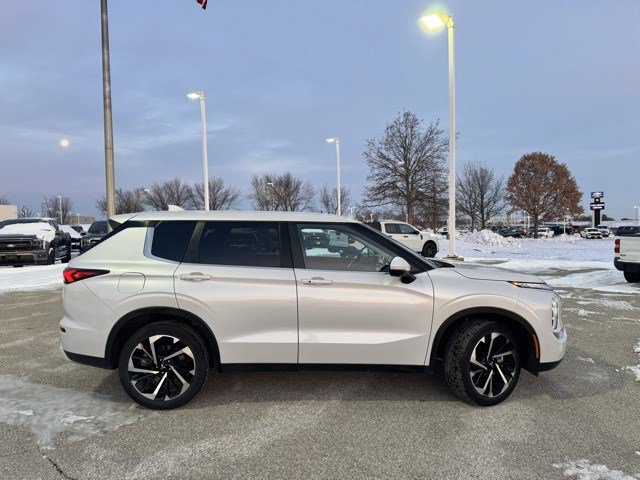Used 2024 Mitsubishi Outlander SE image 8