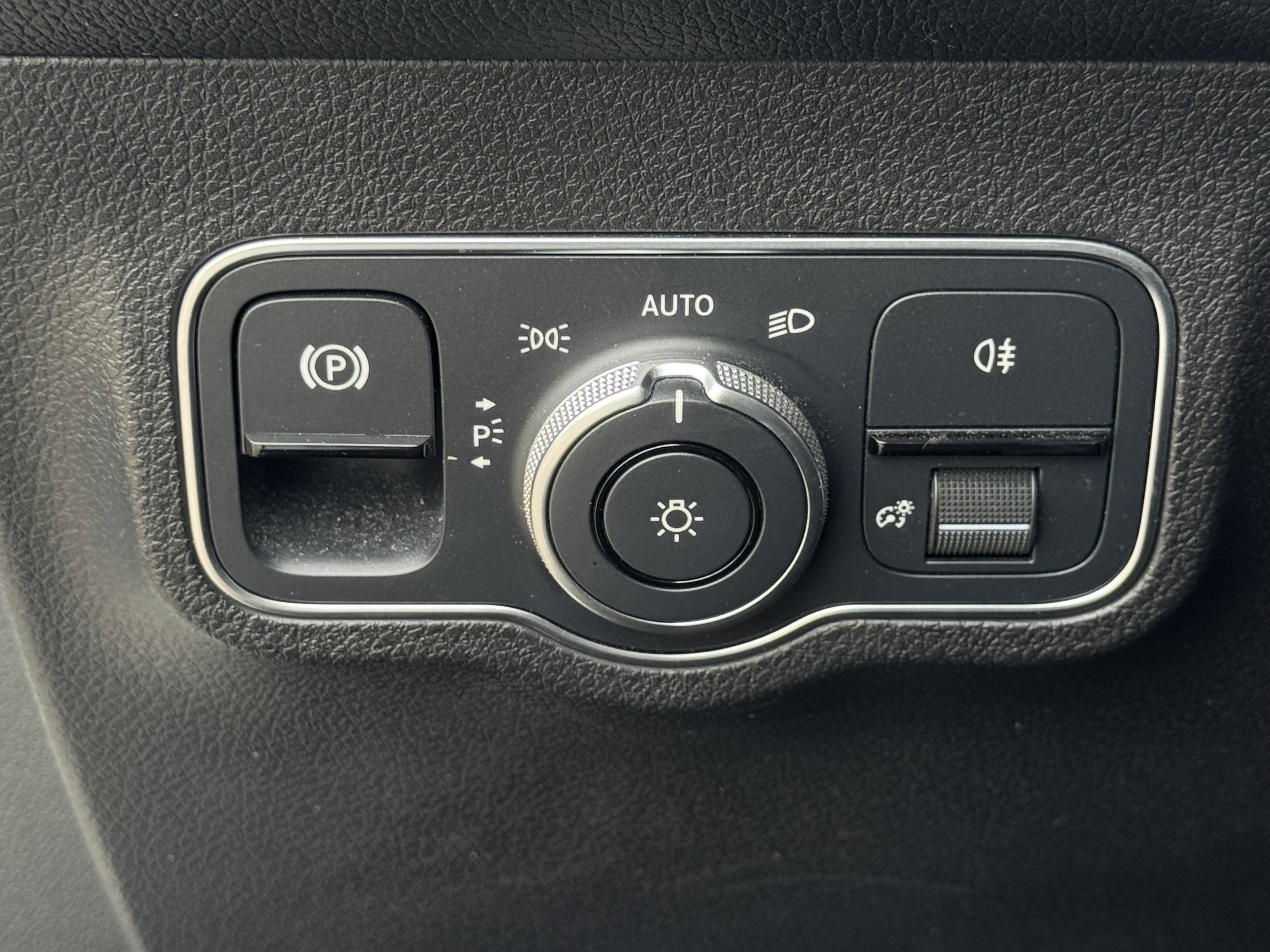 Used 2023 Mercedes-Benz GLB 250 image 23