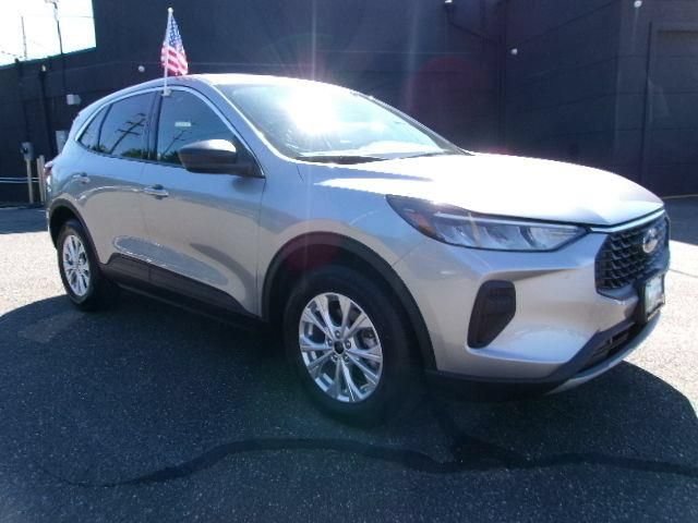 Certified 2023 Ford Escape Active AWD/4WD image 3