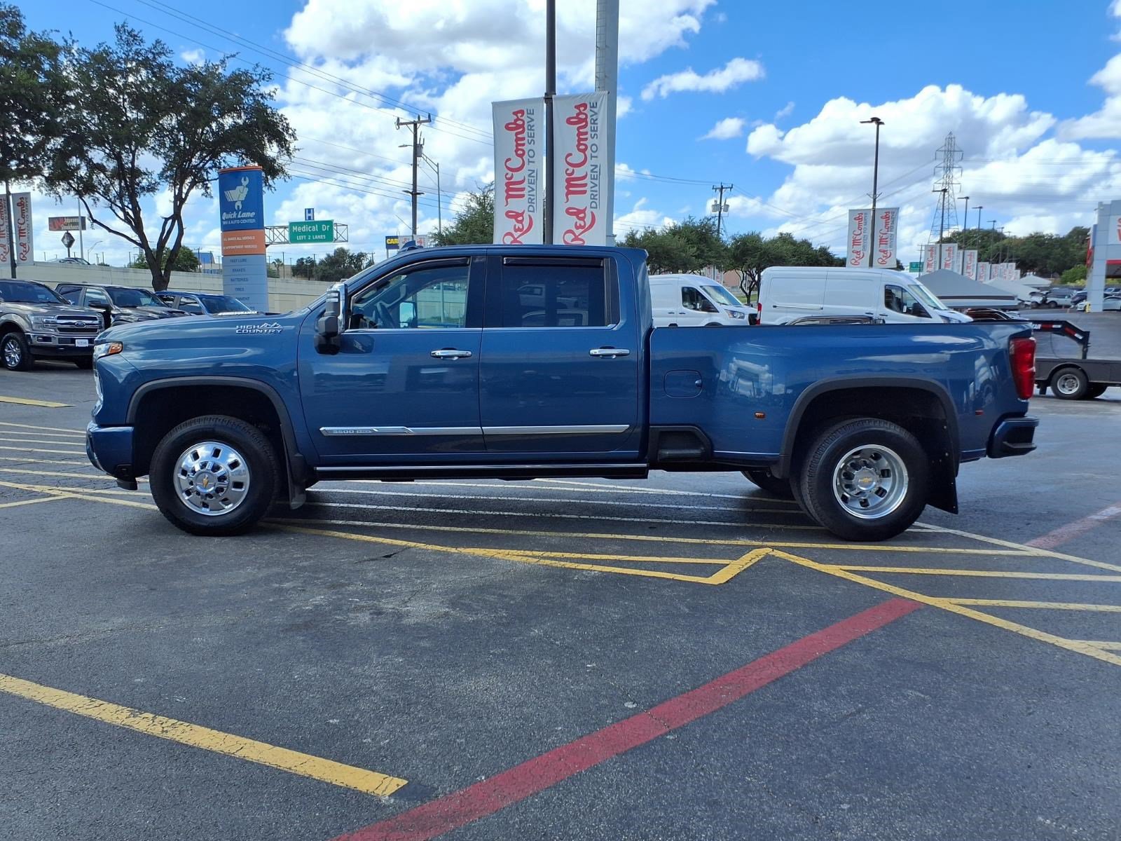 Used 2024 Chevrolet Silverado 3500 High Country w/ High Country Premium Package AWD/4WD image 9