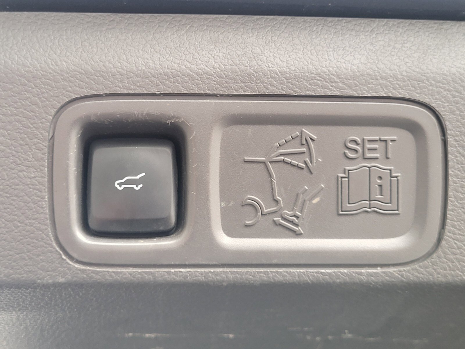 Certified 2020 Ford Expedition Limited w/ Equipment Group 302A image 33