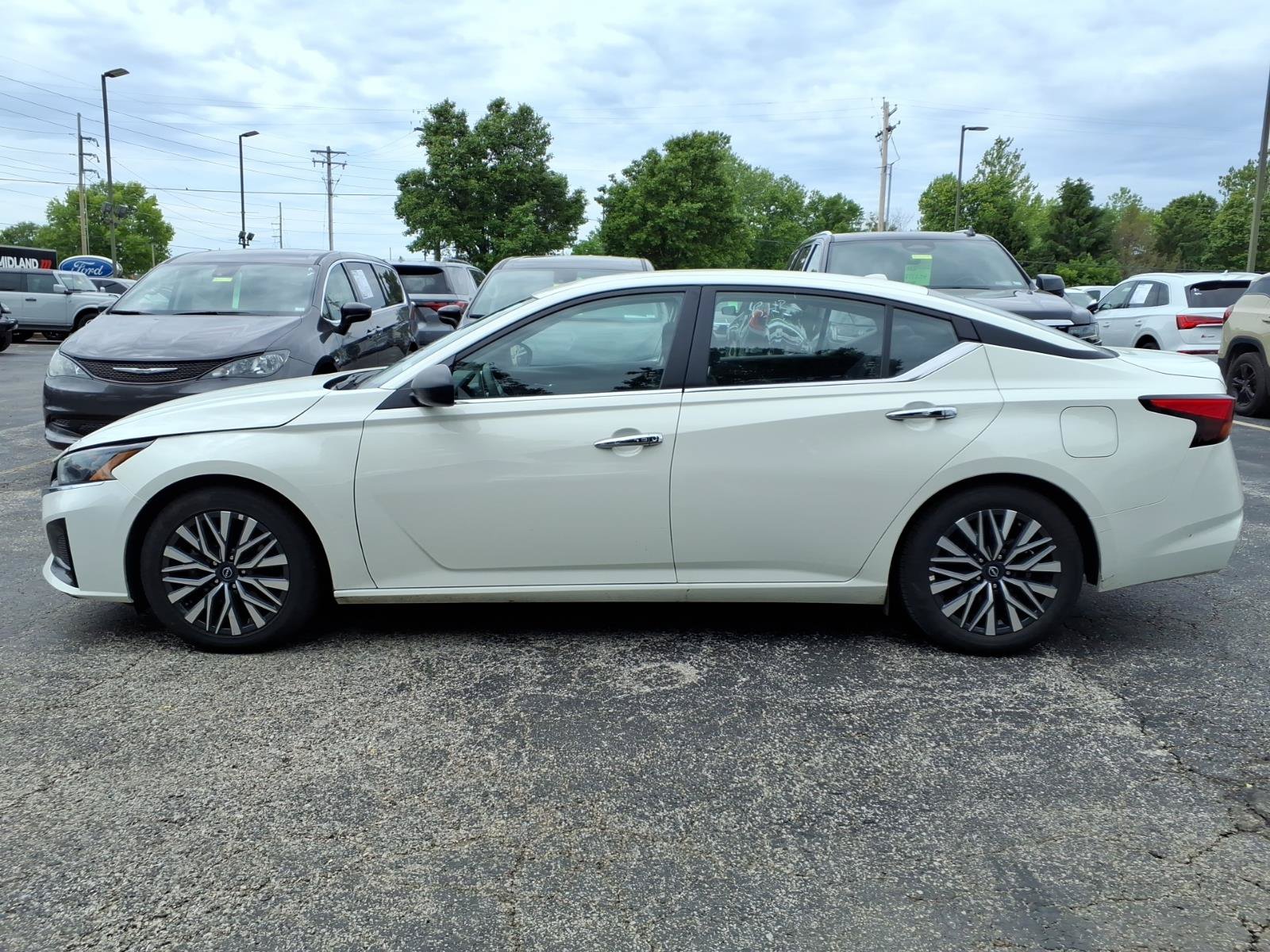 Used 2025 Nissan Altima 2.5 SV FWD image 5